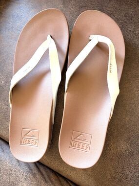 Reef Cushion Court Women Shoes Brown White 9M Toe Thong Casual Flip Flop Sandals